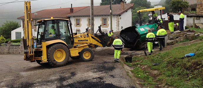 Comienza el asfaltado de calles y viales de Santiurde de Reinosa