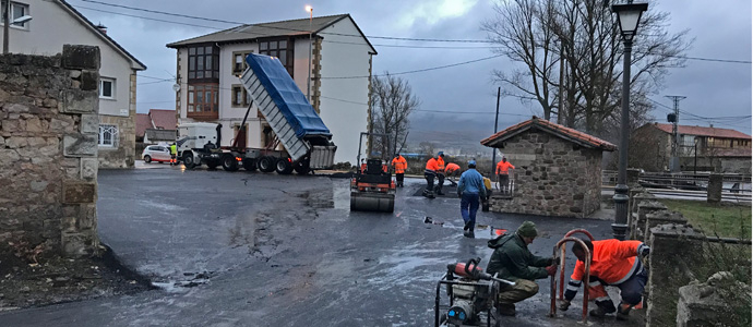Comienza el asfaltado de la plaza de Bolmir