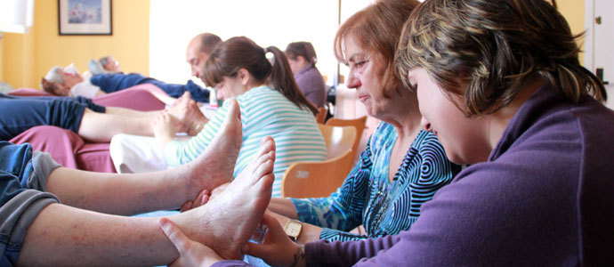 Comienza el taller de reflexologa podal en el Centro Social de Mayores de Reinosa