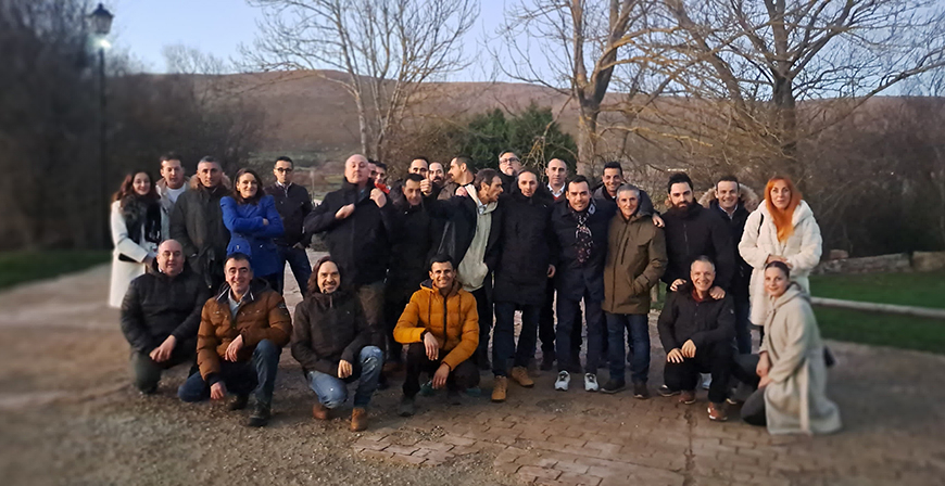 Los compaeros de bobinado de Gamesa Reinosa celebran la comida de Navidad
