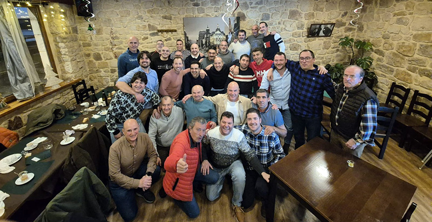 Los compaeros de mantenimiento de la Acera de Reinosa Forgings&Castings celebran su comida de Navidad