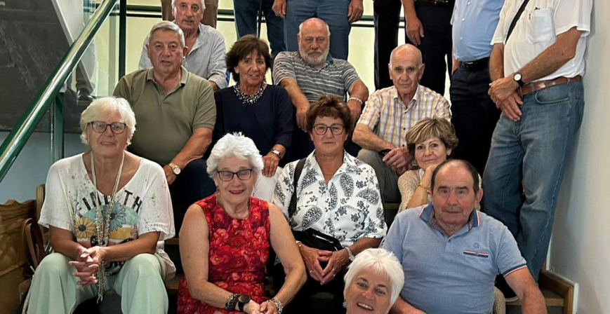 Compaeros de pupitre en la escuela de Monegro y Quintana