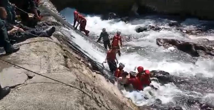 Complejo rescate de un hombre con la pierna atrapada entre rocas en el Pas 