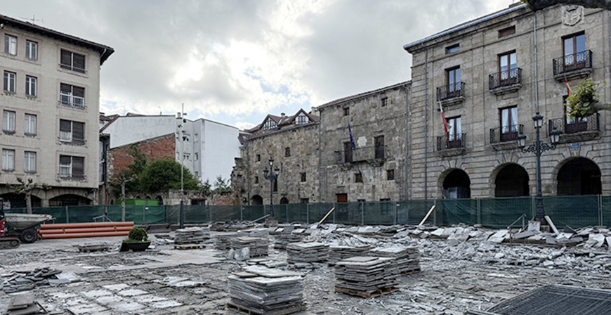 El concejal de Obras acusa al portavoz socialista de 