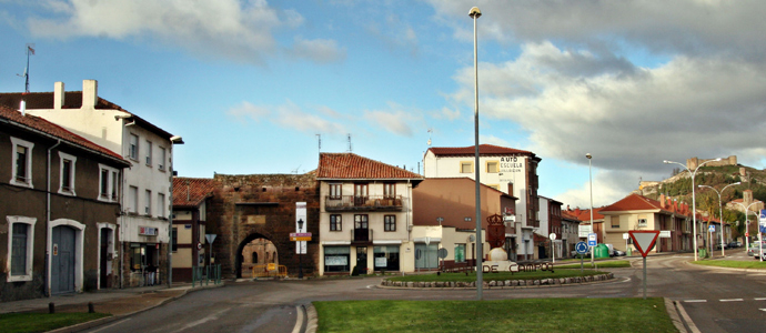 Concluye la restauracin de la Puerta de Reinosa de Aguilar de Campoo