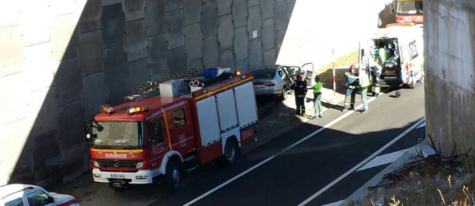 Un conductor resulta herido al precipitarse desde el viaducto de Pozazal