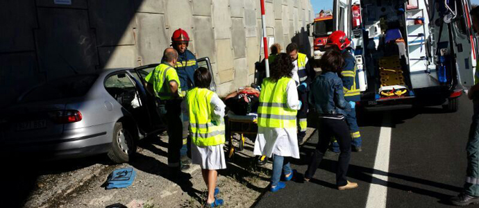 Un conductor resulta herido al precipitarse desde el viaducto de Pozazal