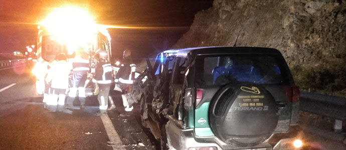 Un conductor resulta herido tras impactar un camin contra su coche en la A-67