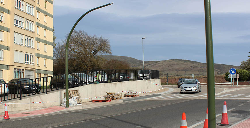 La Consejera de Obras Pblicas instala un semforo en la Avenida Cantabria de Reinosa