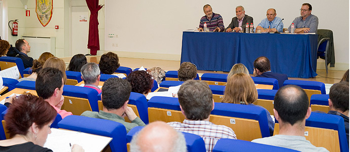 El consejero de Educacin explica a los directores de Primaria las dudas sobre las evaluaciones