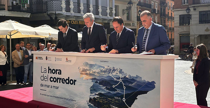 El consejero de Fomento reivindica el Corredor Cant�brico-Mediterr�neo 