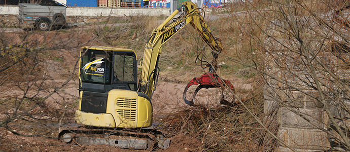 El consejero de Obras Pblicas confa en que la limpieza de urgencia de los ros Hjar y Ebro est finalizada en un mes