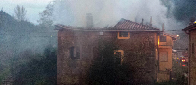 Extinguido el incendio en una vivienda en Guriezo