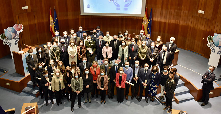 La coordinacin de vacunas de Cantabria recibe la 'cruz sencilla' de la Orden del Mrito Civil  