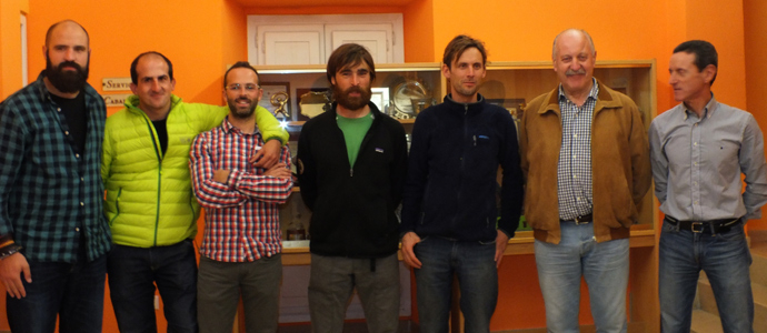 Las cordadas de los belgas Nico Favresse y Sean Villanueva clausuran la Semana Cultural de Montaa