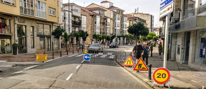 Cortan la Avenida del Puente de Carlos III entre la calle Salto y Vidrieras
