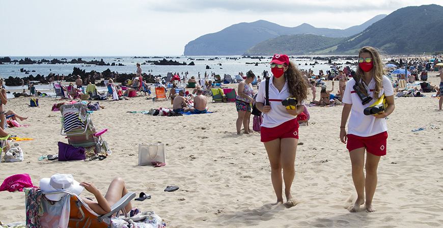 Cruz Roja atendi a ms de 4.000 personas este verano en las playas de Cantabria 