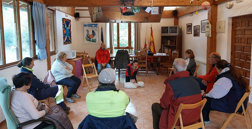 Cruz Roja imparti en Pesquera un Taller sobre reanimacin cardiopulmonar y uso del desfibrilador