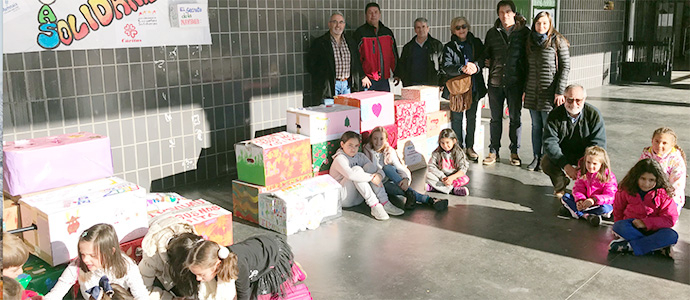 Critas recibe los productos recolectados en la VI Carrera Solidaria 