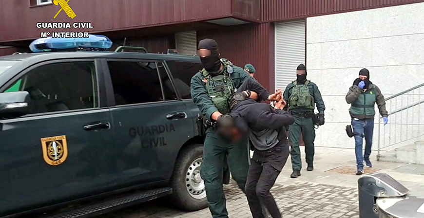 Cuatro detenidos por robar con violencia 30.000 euros y joyas a dos personas mayores de 80 aos en su vivienda