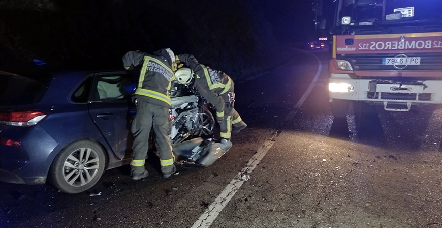 Cuatro heridos con pronstico reservado en un accidente en Santa Mara de Cayn