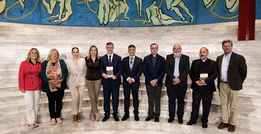 Cultura presenta la Gua del Camino Medieval Lebaniego de la Santa Cruz