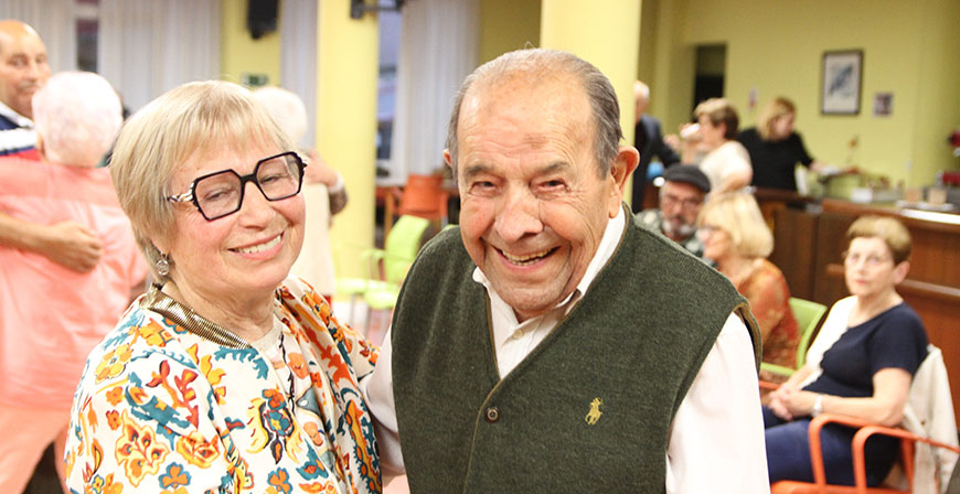 Cumple 104 aos y sigue bailando