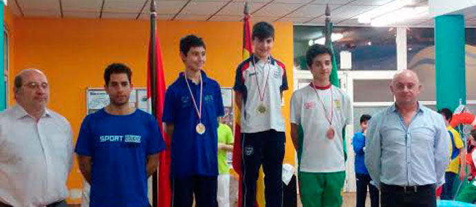 Daniel Gonzlez y Alba Fernndez consiguen el oro en la tercera jornada de la Liga Alevn de Natacin