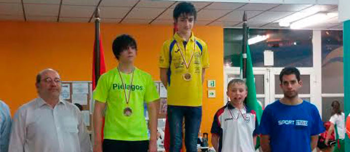 Daniel Gonzlez y Alba Fernndez consiguen el oro en la tercera jornada de la Liga Alevn de Natacin