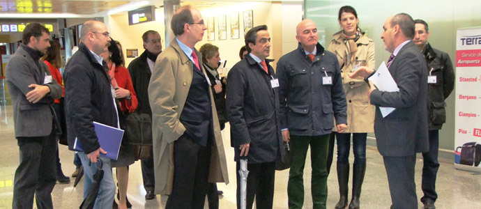Una delegacin del Parlamento de Cantabria visit el Aeropuerto de Parayas
