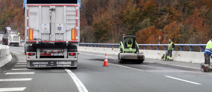 Demarcacin de Carreteras realiza trabajos de mantenimiento en la A-67