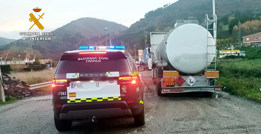 Denunciado un camionero con mercancas peligrosas que conduca por la A67 y dio positivo en marihuana