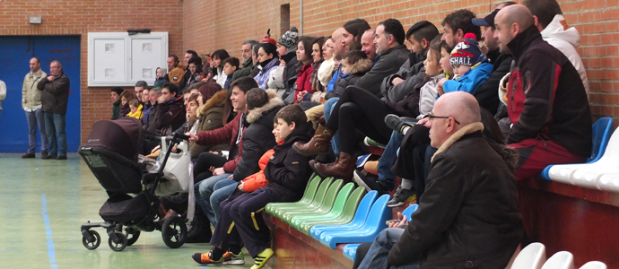 Derbi comarcal entre los benjamines de Enmedio y del Naval