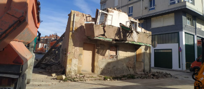Derriban el inmueble declarado en ruina de la calle Ramn y Cajal de Reinosa