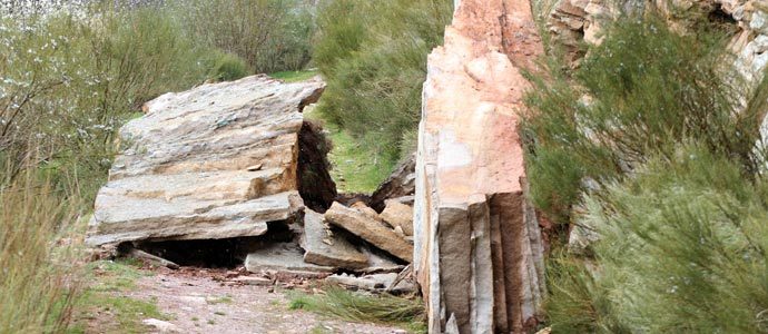 Un derrumbe corta el paso a la presa de Puente D