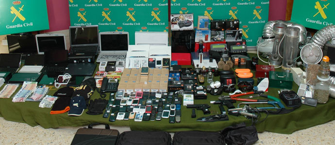 Desarticulada una red que sustrajo ms de 1.000 mviles en tiendas especializadas