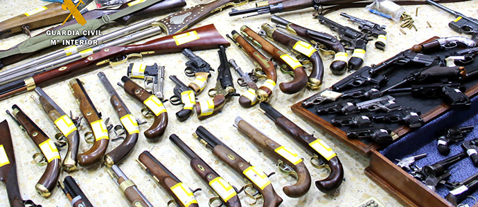 Desarticulado un grupo criminal internacional que traficaba con armas de fuego asentado en Cantabria