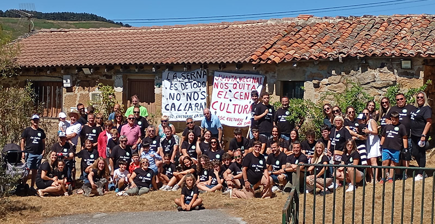 Los descendientes de los antiguos moradores de La Serna de Ebro reclaman la reapertura y uso del centro cultural