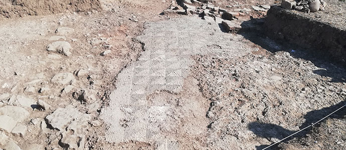 Descubren un mosaico romano en el yacimiento de Huerta Varona de Aguilar de Campoo 