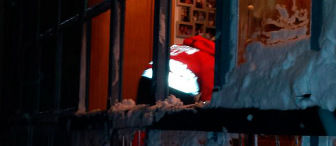 El desprendimiento de nieve de un tejado provoca daos en un comercio y una vivienda de Reinosa