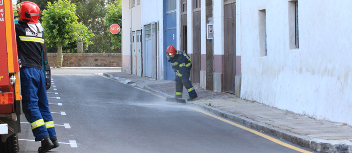 Desprendimiento de plaquetas de un edificio de la calle Alta de Reinosa