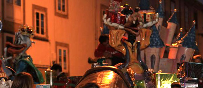 Destrozan varias figuras de la carroza de Reyes