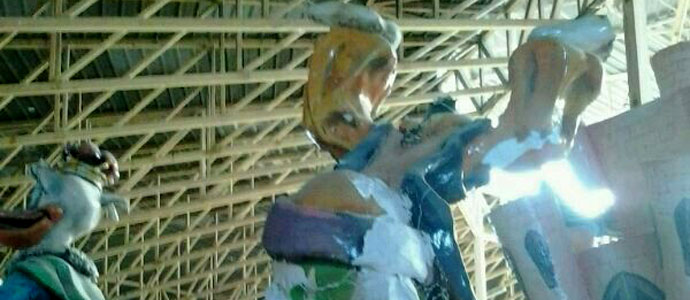 Destrozan varias figuras de la carroza de Reyes