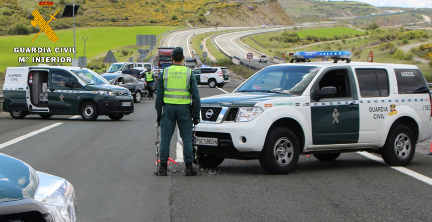 Detenida una pareja por transportar hachs en un vehculo que conduca un amigo de ambos