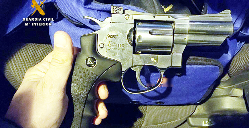 Detenido un hombre que utiliz un arma para amenazar a un camarero y al dueo de un bar de Reinosa