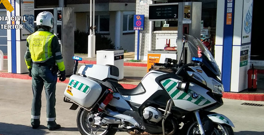 Detenido por intentar sustraer la caja registradora de una gasolinera y huir en un coche robado