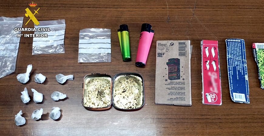 Detenido un menor con varias dosis de hachis junto un instituto en Revilla de Camargo
