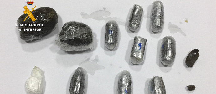 Detenido un preso de El Dueso con 12 trozos de hachs y un envoltorio de cocana alojados en el recto