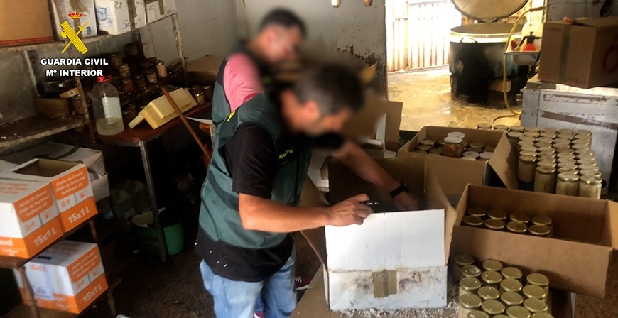 Detenido por vender dos toneladas y media de conservas sin medidas sanitarias en Cantabria