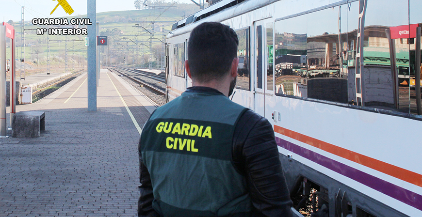 Detenidos dos jvenes por realizar grafitis en un vagn de tren en Requejada